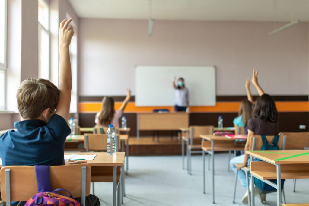 educación-híbrida-estudiantes