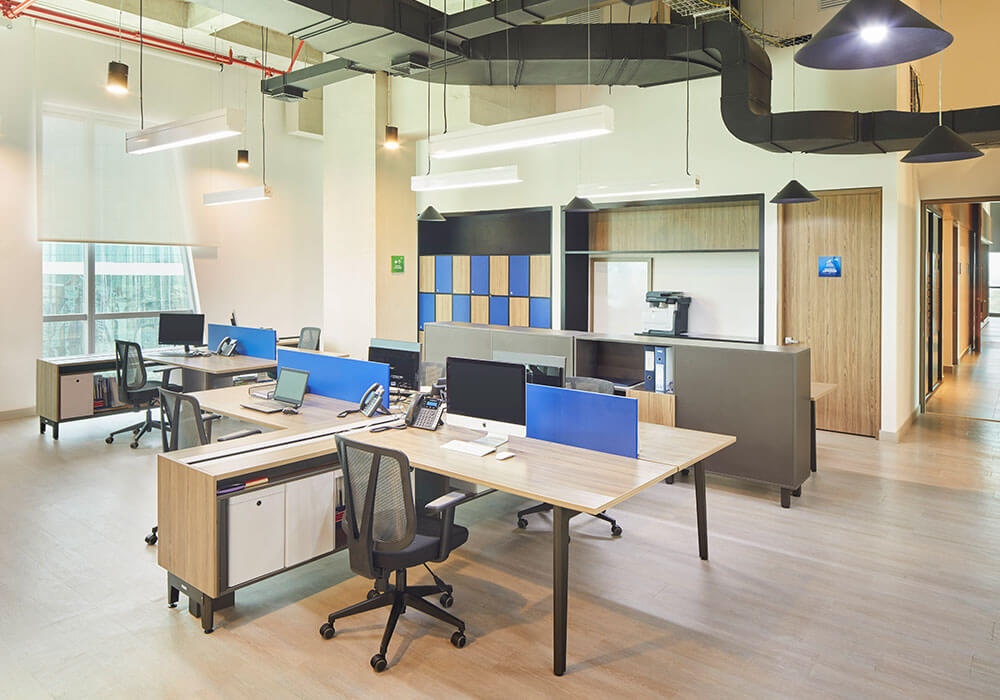 Oficinas Camacol Atlántico por Mepal Carvajal Espacios con estaciones Kuo e islas Clak para trabajo colaborativo y socialización y mobiliario empresarial