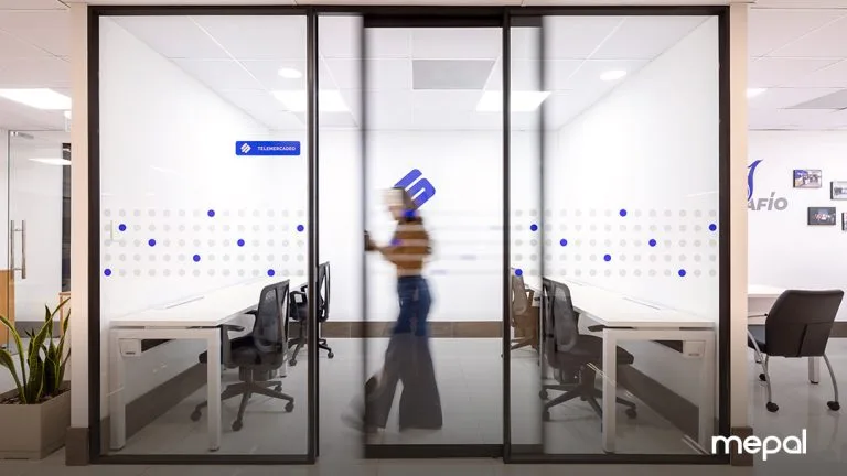 Divisores para oficina de seguros Pichincha
