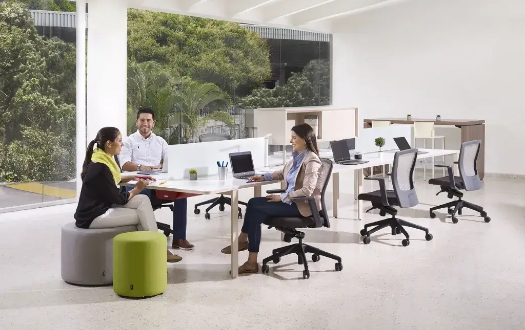 Muebles y sillas de oficina. Creamos tu espacios de trabajo.