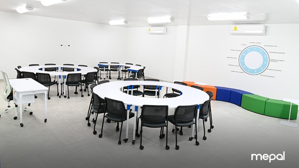 Mobiliario instalado en el proyecto Don Bosco, ambiente institucional diseñado por Mepal Carvajal Espacios